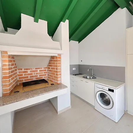 Stunning In Nyaraló Privlaka